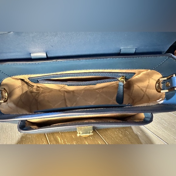 Michael Kors Manhattan Crossbody - Picture 8 of 11